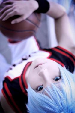 konoha-voadora:  Anime/Mangá: Kuroko no Basket Personagem: Tetsuya Kuroko Créditos: http://worldcosplay.net/member/47351/ FB