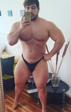 girthangusjae:  beefywhitemenass: adictoalosculones:  Culototototote de André (big ass André)😲😳😍😈🍑👅🍆💦  😱😍😍😍 anyone know his ig??  SEXY and THICK AF!!!!