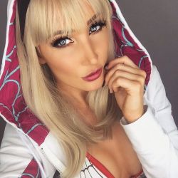 hollytwolf:  Today was such a fun content day!! Here’s another look I did.. Casual Spider Gwen!!! And god I LOVE my new ring light 