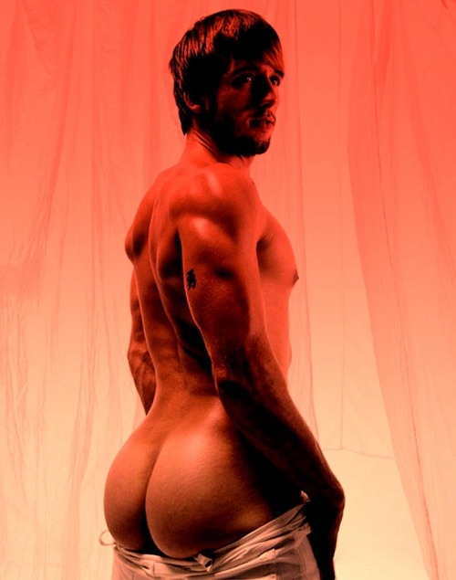 musclesandsex:  butt-boys:  Big Ass!!!!  I wonder if he fully appreciates the power that he has with that thing.  He could have me weak and on my knees in no time.  drool.