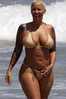 Dudelove123:   Flyandfamousblackgirls: No Photoshop.  Tattooed Pussy   Her Body Is