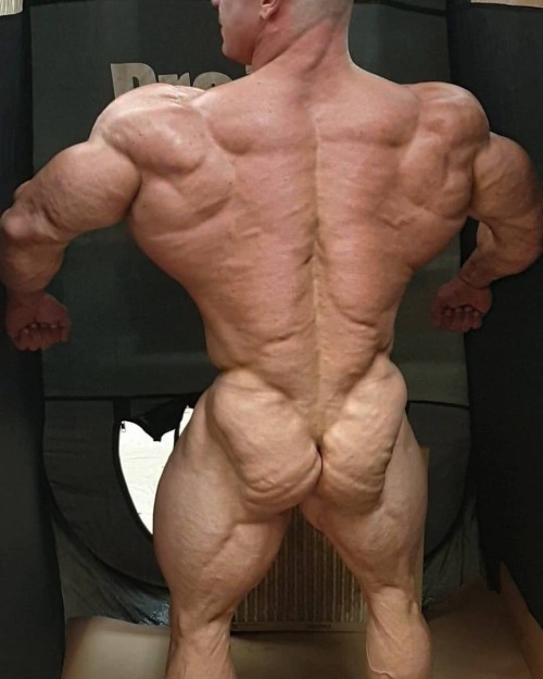 philtheflash:  muscleryb:   Angel Calderon Frias     The muscularity is much more st impressive! 