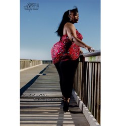@kym_nichole  taking a moment to reflect and pose. She&rsquo;s talented like dat. #glam  #fashion #southernbuilt #booty  #thick  #thighs  #heels  #vegetarian #photosbyphelps  #sky #outside