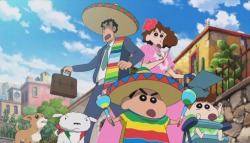 japontotal:  Shin-chan se muda a México en su nueva película para 2015 El simpático niño que gusta bajarse los pantalones anuncia su 23º película el próximo año, que relatará las renovadas aventuras del personaje cuando su familia decida mudarse
