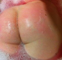 perverted-slut:  Bath time 