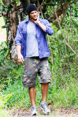 iamsupernaturalsbitch:  Jared and his beanie in Maui in 2008 