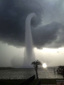 lolitaslavish:  sixpenceee:This is an example of a waterspout, which is a tornado that forms over water, or moves from land to water.   still beautiful disaster