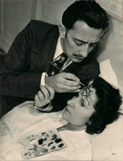 naked–lunch:  Salvador Dali painting his wife.  Fucking crazy!!!!! 😍😍😍