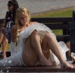 Bride upskirt in the park. http://ift.tt/2yuiAXh