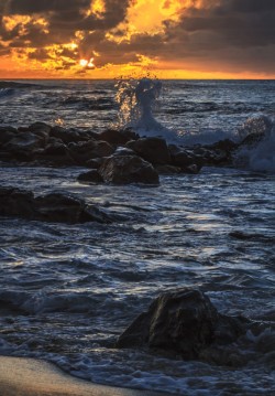 studioview:   via 500px / Ethereal by Kelly Headrick Sunset splash, north shore Oahu, Hawaii 