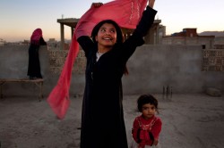 sixpenceee:  10 year old Yemeni girl smiling