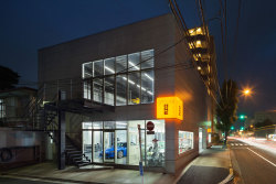 n0rthernt0wn:  Spoon Sports’ Speed Shop Type-One, founded by Tatsuru Ichishima in 2001. Exemplifies an immaculately kept tuner shop/garage. My first exposure to JDM tuning and its culture was when I first played Gran Turismo 2 for the original Playstation