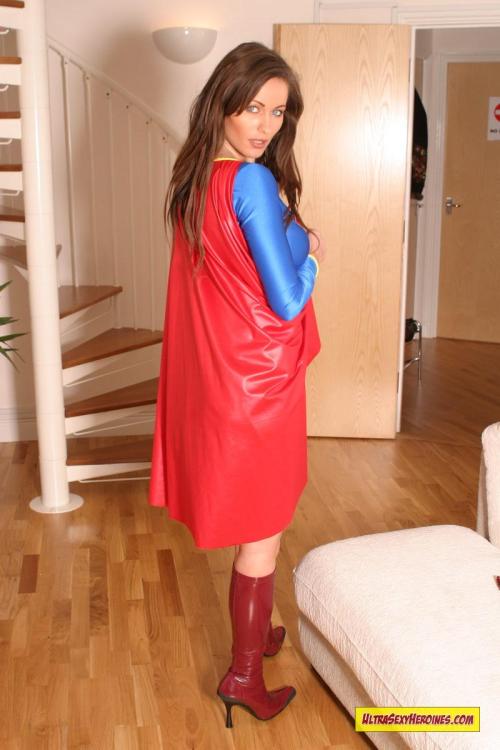 nude-superheroines:  Supergirl cosplayer show boobs