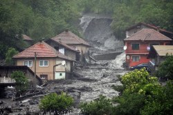 s-selenitas:  Boats sailed through the streets of a Serbian town on Friday on a mission to rescue people trapped by rising waters as the worst floods ever recorded swept Serbia and Bosnia. Some residents of Obrenovac, 30 kilometres south-west of the