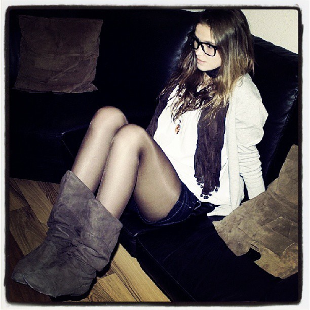 #sexy #girls #glasses #woman #women #teens #brunette #brune #legs #legs_real #real_legs