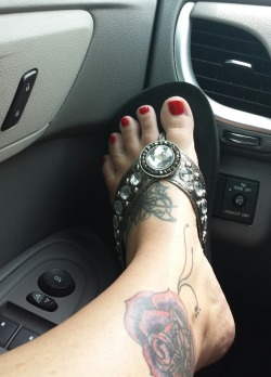 Luvsgrlstoes:  Myfeet4You:  Foot Up Friday ;)  Yum!  I Would Love To Suck On Her
