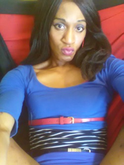 above me, i give you kissy face&hellip; yeah i know thatsÂ just a nicer way of saying duck lips lol