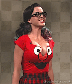 gotcelebsnaked:    Katy Perry - 'Saturday Night Live’ (2010)        Lol