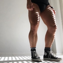luz-natural:  Give me those legs @marc_seventy