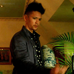 itscuteust: My aesthetic: Magnus with his vase.