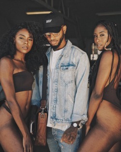 thetimetravelersmistress:  rebelliousrebe: jehovahhthickness:   donkeydickjess:   jehovahhthickness:   donkeydickjess:   jehovahhthickness:   justzaay:  BRYSON DID THAT!!!  What did he do?   His new video is full of brown and dark skin girls.   Oh.  