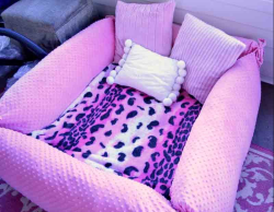 loli-pops-darkdesires:  violetthekitten:  The best made pet bed I have seen, it’s so cute and girly. Master said he’d even sit in one of these xD Use 4 body pillows and tie them together and add comfy things in the middle to your liking. I will be