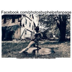 @photosbyphelps  presenting Pink pixie @pinkpixies7 doing dance pole poses in front of an abandon house  #thighs  #stripper #poletricks #pole #photosbyphelps  #legs  Photos By Phelps IG: @photosbyphelps I make pretty people&hellip;.Prettier.&trade; Www.fa