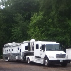 Spotted this beautiful horse trailering set up this morning!! #inlove #jealous #horses #trailer