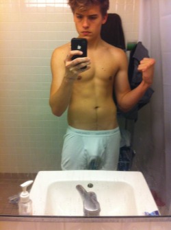 homofiction:  Dylan Sprouse  Yes!