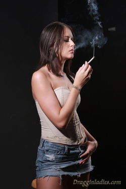 smokercentral:  Alexis Grace