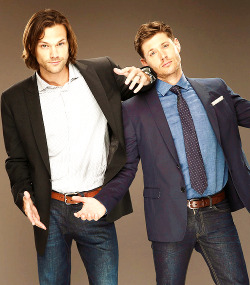 :  Jared: I’m Jared Padalecki… and I like long walks on the beach Jensen: I’m Jensen Ackles… and I like ponies… Jared: He’ll give massages a lot of the time when I get tense. Jensen: He gets tense a lot. 