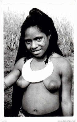 Via DelcampeA shepherdess of Goroka Valley - New Guinea