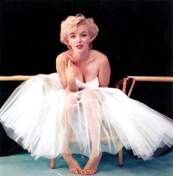 bohemea:  Marilyn Monroe by Milton Greene, September 1954 