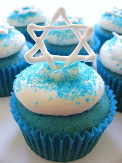 ugly&ndash;cupcakes:  Best Hanukkah Cupcake Decorations