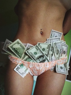 classy-coquette:  It was a good night at the strip club. Heheh 😉😉😉