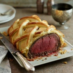 shy-undercoverfreak this is a beautiful beef wellington the meat is flame mignon steak wrapped with puff pastry and mushroom onion any kind of wine as well one day I&rsquo;m going to make this can&rsquo;t wait for it. 😍😍😍😍