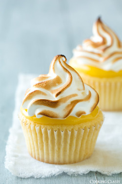 wehavethemunchies:  Lemon Meringue Cupcakes