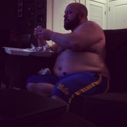 perfcub:  acoustickub:  #tummytuesday friend snuck a pic while I was devouring wings.  THIS GUY