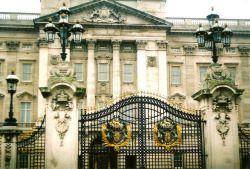  | ♕ |  Buckingham Palace  | by © Shawn Lenker | via ysvoice 