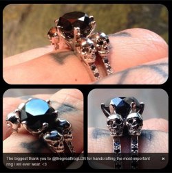 so this&hellip;is kat von d&rsquo;s ring i think it looks pretty cool plus im loving the skulls 8)
