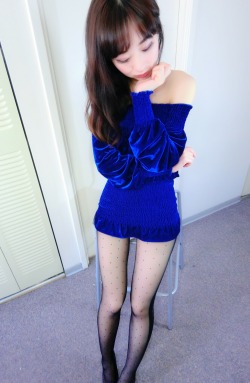 saori-kawaii:  One of my fav clubbing outfit~ what do you guys think?~ Is it hot enough to go clubbing with? :3 