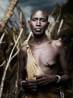 Ethiopian Bodi woman, by Joey L.