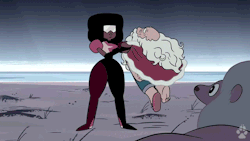 keyofjetwolf:  GARNET OH MY GOD PEARL AND AMETHYST LOOKED SO HOPEFUL AND YOU’RE SO HOPEFUL TOO AND SO CERTAIN LIKE YAY GARNET IS GOING TO FIX EVERYTHING NO PROB AND THEN JUST FUCKING TRYING TO SHAKE HIM TO MAKE IT STOP OKAY MAYBE YOU THINK HA HA IT’S