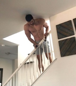 nvclearbomb: cockandpokeballs:  I could suck his dick standing upright  ^^^ 