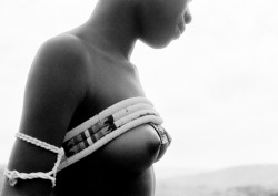 From African Image, by Sam Haskins. See more samples on Naked Books. And see more beautiful African girls on Native Nudity.