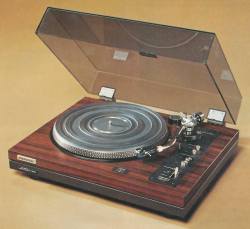 Pioneer PL-1200 http://audio-database.com/PIONEER-EXCLUSIVE/player/pl-1200e.html