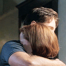 i-heart-scully:  Mulder and Scully + Hugs: part 2/2 