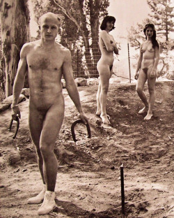 Vintage nudisthttp://blogzen00.tumblr.com/