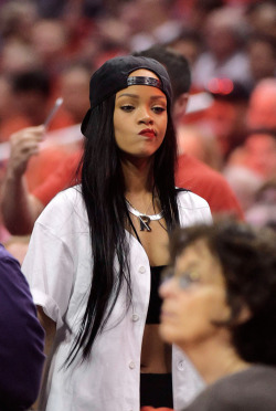 rihannalb:  Rihanna at a basketball game in Los Angeles. 