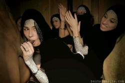 desidaru:  Arab Bitches with Niqab Covered